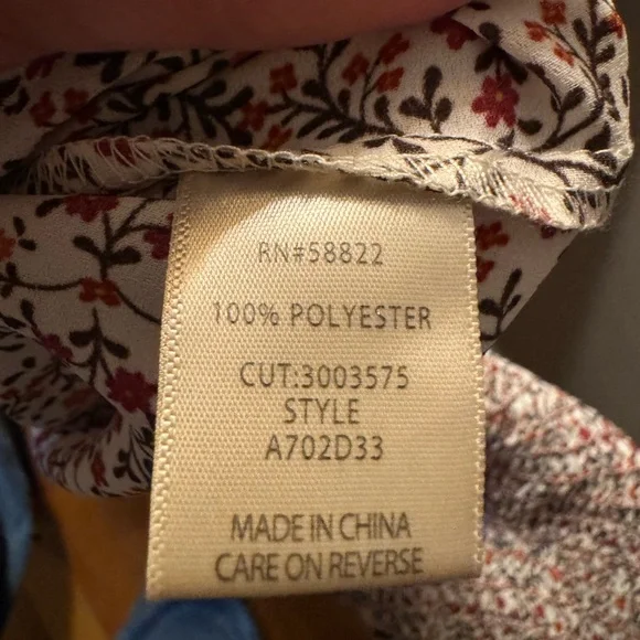 🤎 Smocked Fitted Floral Blouse - Picture 9 of 10